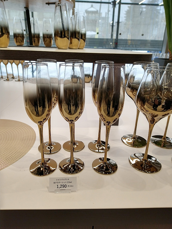 Seiyo museum champagne glasses